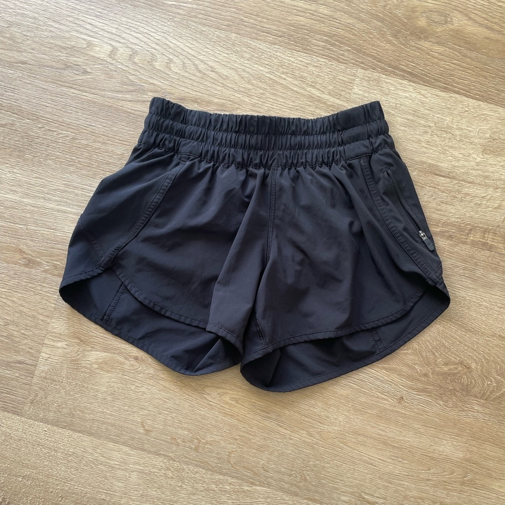 NWOT Lululemon tracker short Black